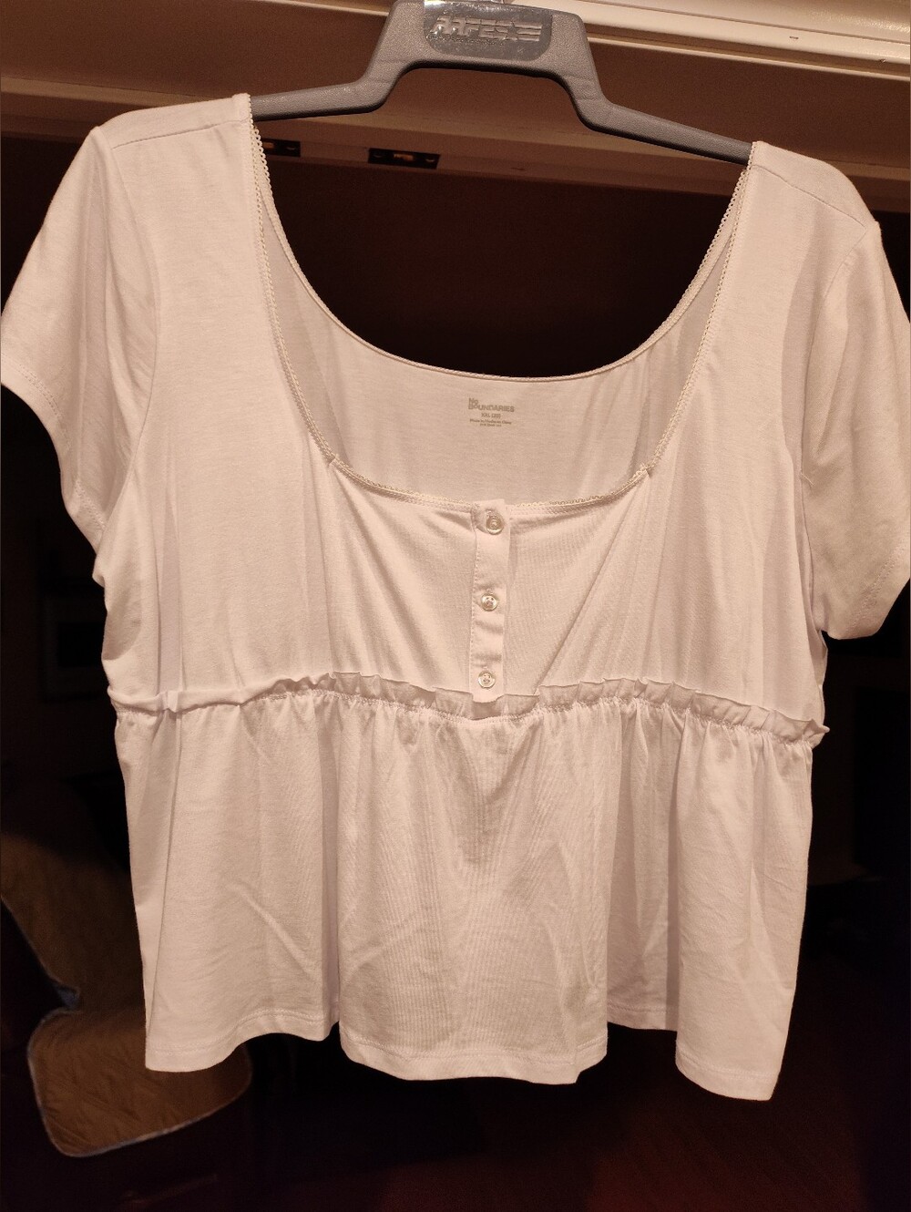 No Boundaries White Scoop-Neck Peplum Button-Front Crop Top